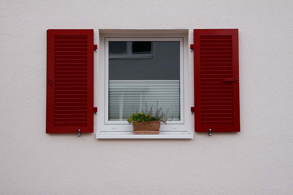 Fensterläden Rot